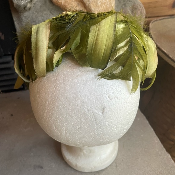 1940s Feather‎ Velvet Baby Helmet Hat - Picture 4 of 7
